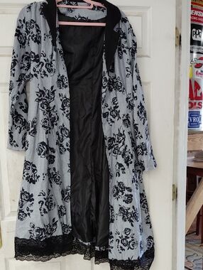 Women's Gray Floral Open-Front Coatigan with Black Lace Trim